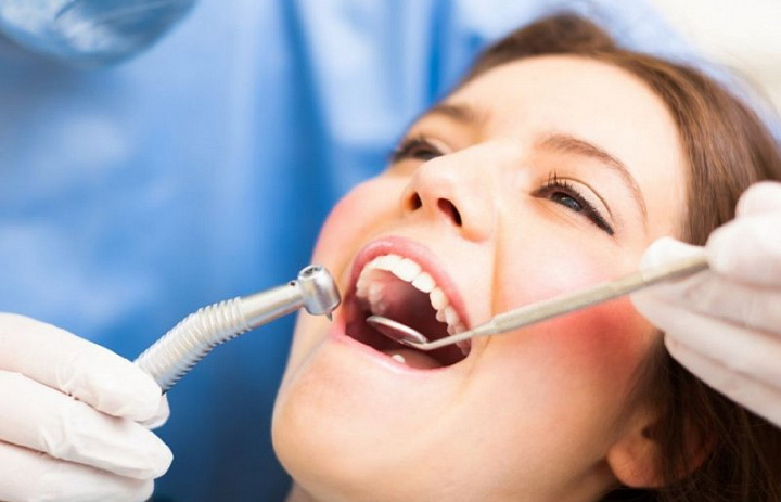 Бактерии на зубах способствуют развитию колоректального рака